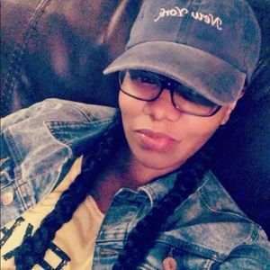 Meet your Posher, Ebony